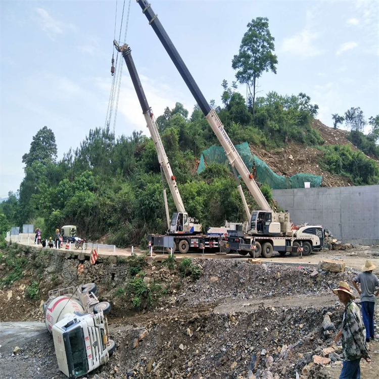 涿鹿县汽车掉沟里叫吊车救援要多少钱